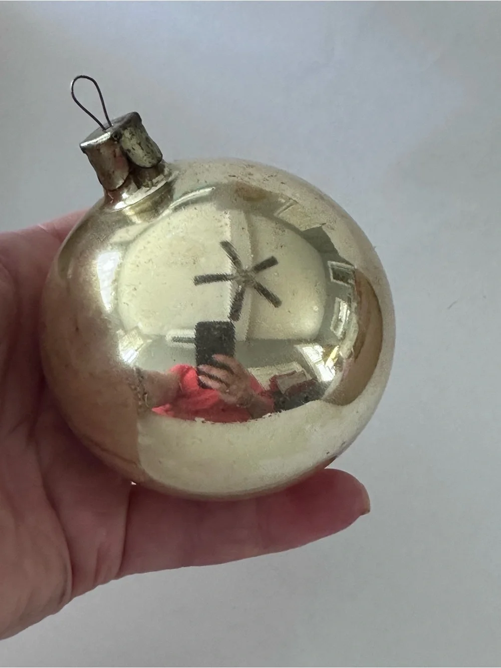 VINTAGE LIGHT GOLD ORNAMENT 3